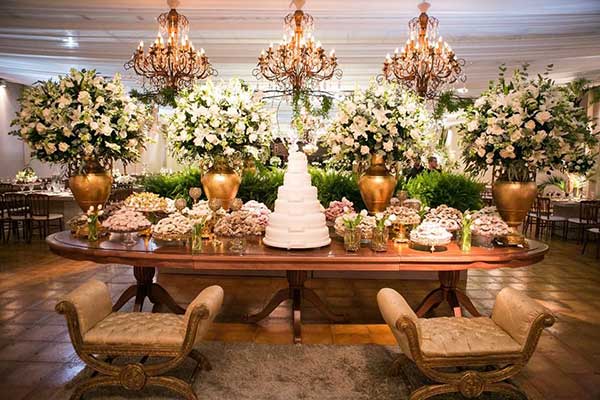Como Fazer uma Decoração de Casamento Branco e Dourado [Inspire-se!]