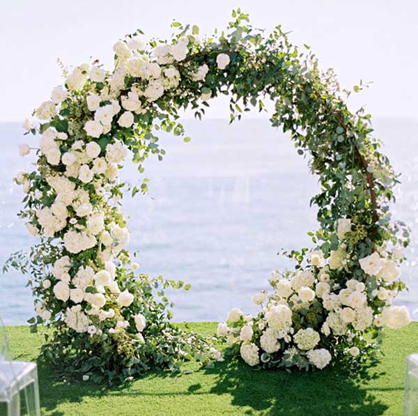 arco de flores redondo 5 arco de flores com flores brancas
